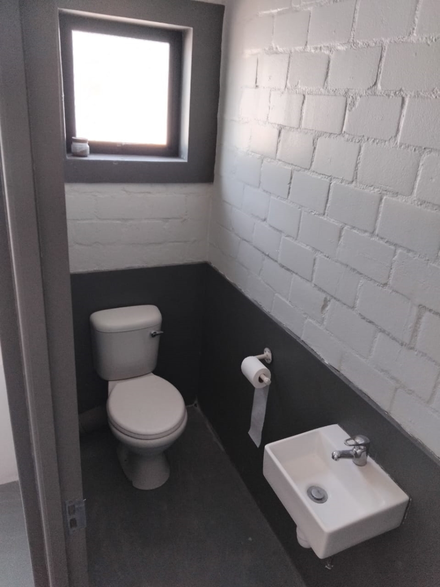 To Let commercial Property for Rent in Middedorp Western Cape